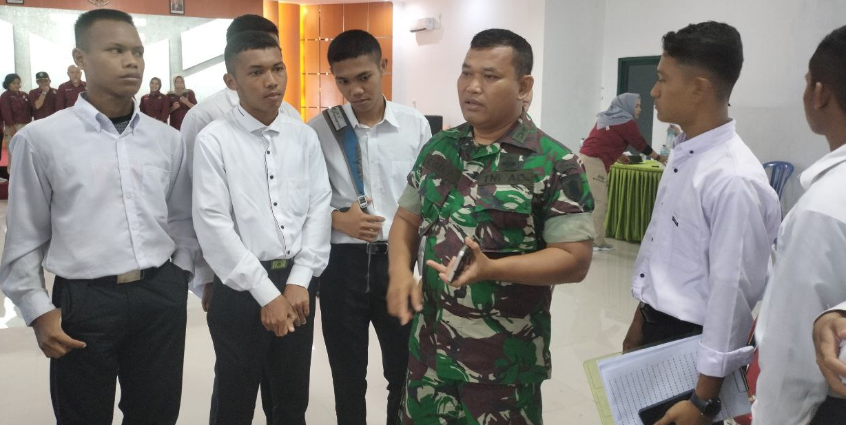 pasipers-memberi-arahan
