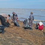 Gerakan Indonesia Asri, Polres Probolinggo Aksi Bersih Pantai