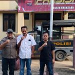 Proses Hukum Dianggap Lambat, Mahfud Rosyi Korban Penganiayaan Mendatangi Polsek Kraksaan