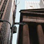 Wall Street Ditutup Campuran, Pasar Waspadai Bunga The Fed