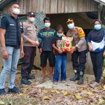 Cegah Karhutla, Kapolsek Monterado Pantau Hotspot Dan Bantu Warga Kurang Mampu