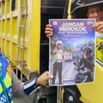 Keselamatan Tak Pandang Jarak: Kala Polisi Mempawah Sapa Pengendara di Lampu Merah