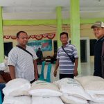Pemdes Jabung Wetan Paiton Salurkan Bansos Ketahanan Pangan 200 KPM