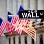 Wall Street Cetak Rekor, Kini Laba Emiten Jadi Sorotan