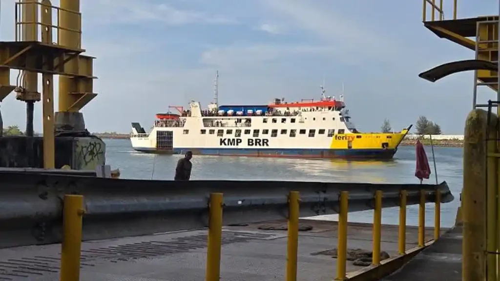 KMP-BRR-di-Pelabuhan-Ulee-Lheue-Banda-Aceh