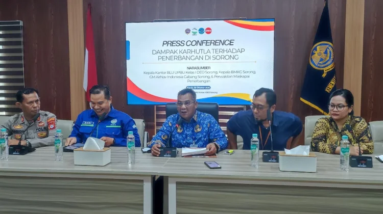 Kabut Asap Tunda Garuda Sorong-Jakarta hingga 5 Jam