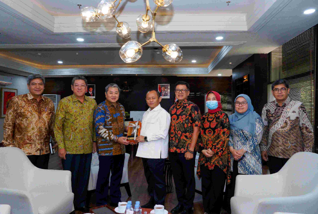 Menperin-Sarmuji-berdialog-dengan-GAPMMI-dan-IISIA-perkuat-industri-1024x689