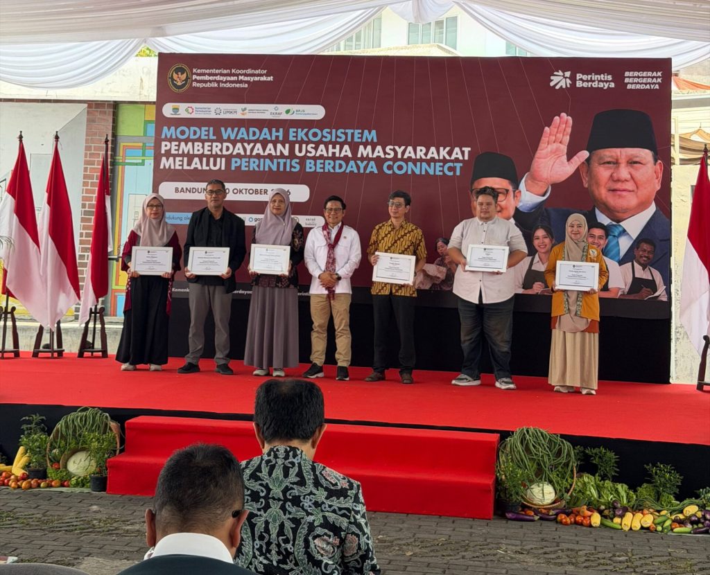 Sertifikasi Halal Jadi Jalan UMKM Naik Kelas, Dekan FEBI UIN Bandung Dapat Penghargaan