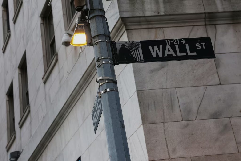 Wall Street Merah! Oracle Anjlok 8,8 Persen, CoreWeave Terjun 15 Persen