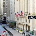 Wall Street Bergerak Beragam, Saham Teknologi AS Tertekan Lonjakan Minyak